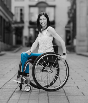 Genevieve Halle Lifestyle-Pose